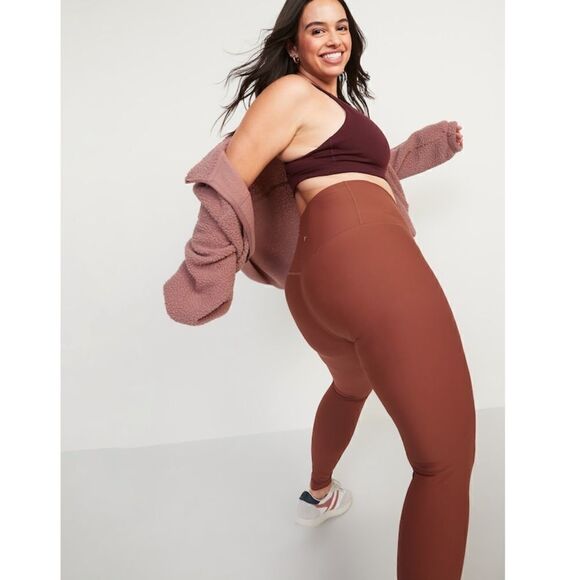 Old Navy Extra High Waisted Powersoft Hidden Pocket Leggings - Picture 3 of 11